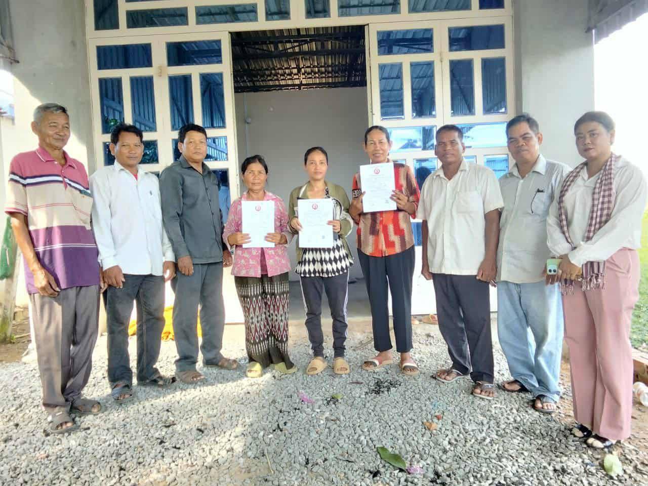 សង្គមស៊ីវិល បានកត់សម្គាល់ឃើញថា សកម្មជនរបស់អតីតគណប្សសង្គ្រោះជាតិ ដែលជ្រកក្រោមគណបក្សប្រឆាំងមួយចំនួននៅកម្ពុជា កំពុងផ្តាច់ខ្លួនចាកចេញពីគណបក្សប្រឆាំងទាំងនោះ ជាបន្ទាប់ពីសកម្មភាពទណ្ឌិត សម រង្ស៊ី ធ្វើនយោបាយព្រោះតែផលប្រយោជន៍ផ្ទាល់ខ្លួននឹងបក្សពួក។